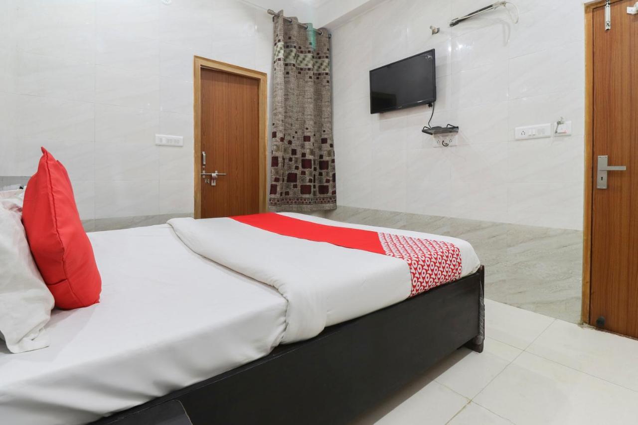 Hotel Oyo 69378 Trilok Dham Vrindāvan Exteriér fotografie