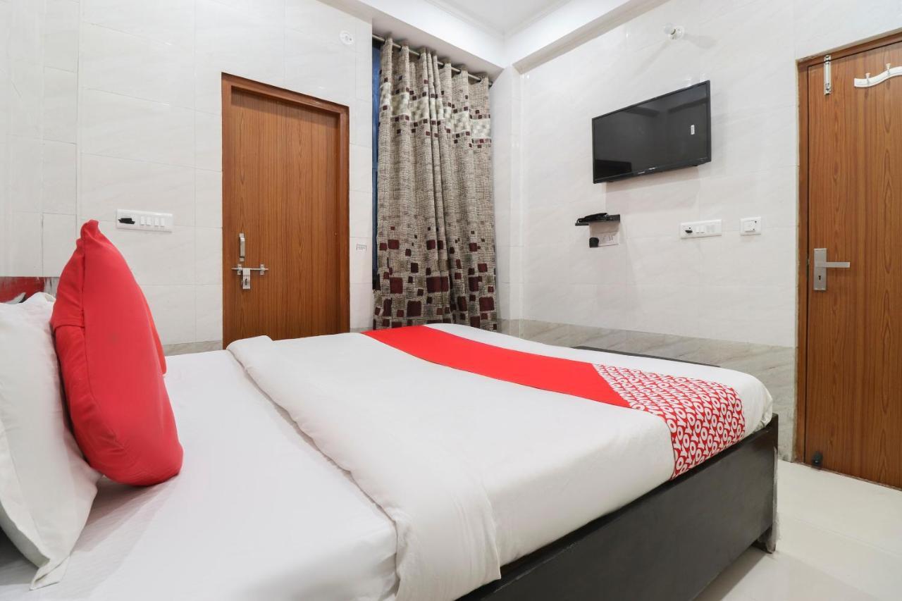 Hotel Oyo 69378 Trilok Dham Vrindāvan Exteriér fotografie